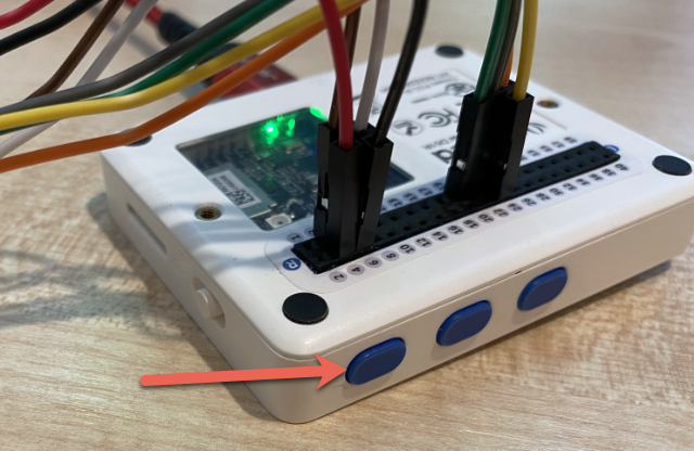 靠近电源开关的 C 按钮